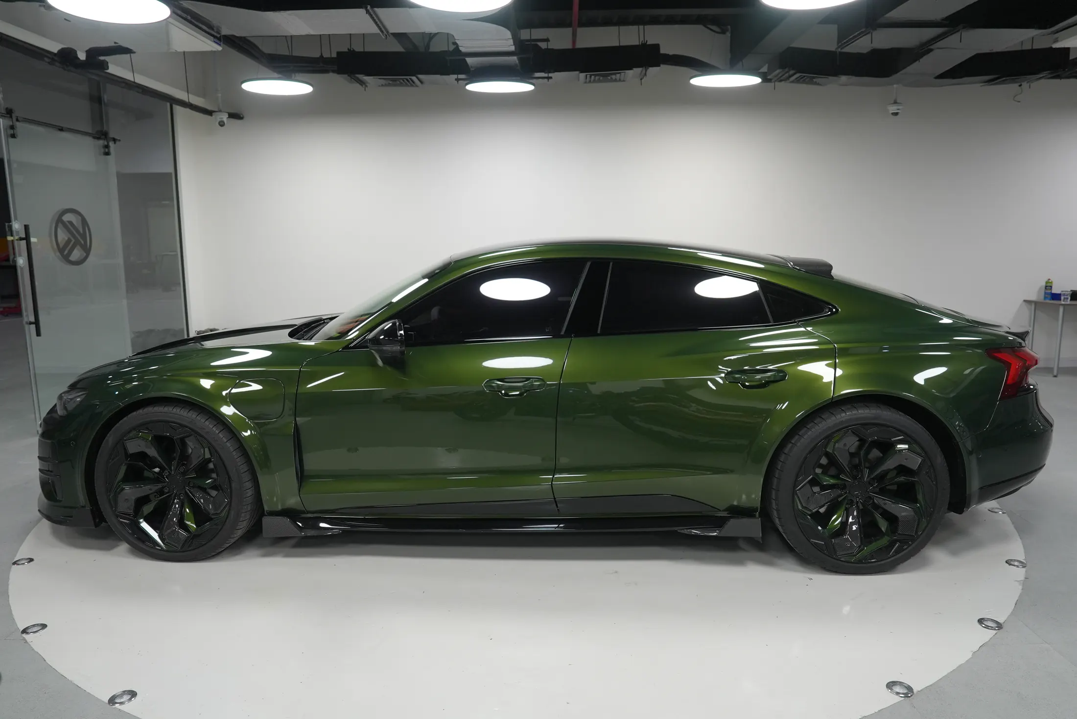 Audi RS e-tron GT by Kynetik Koncepts — side profile