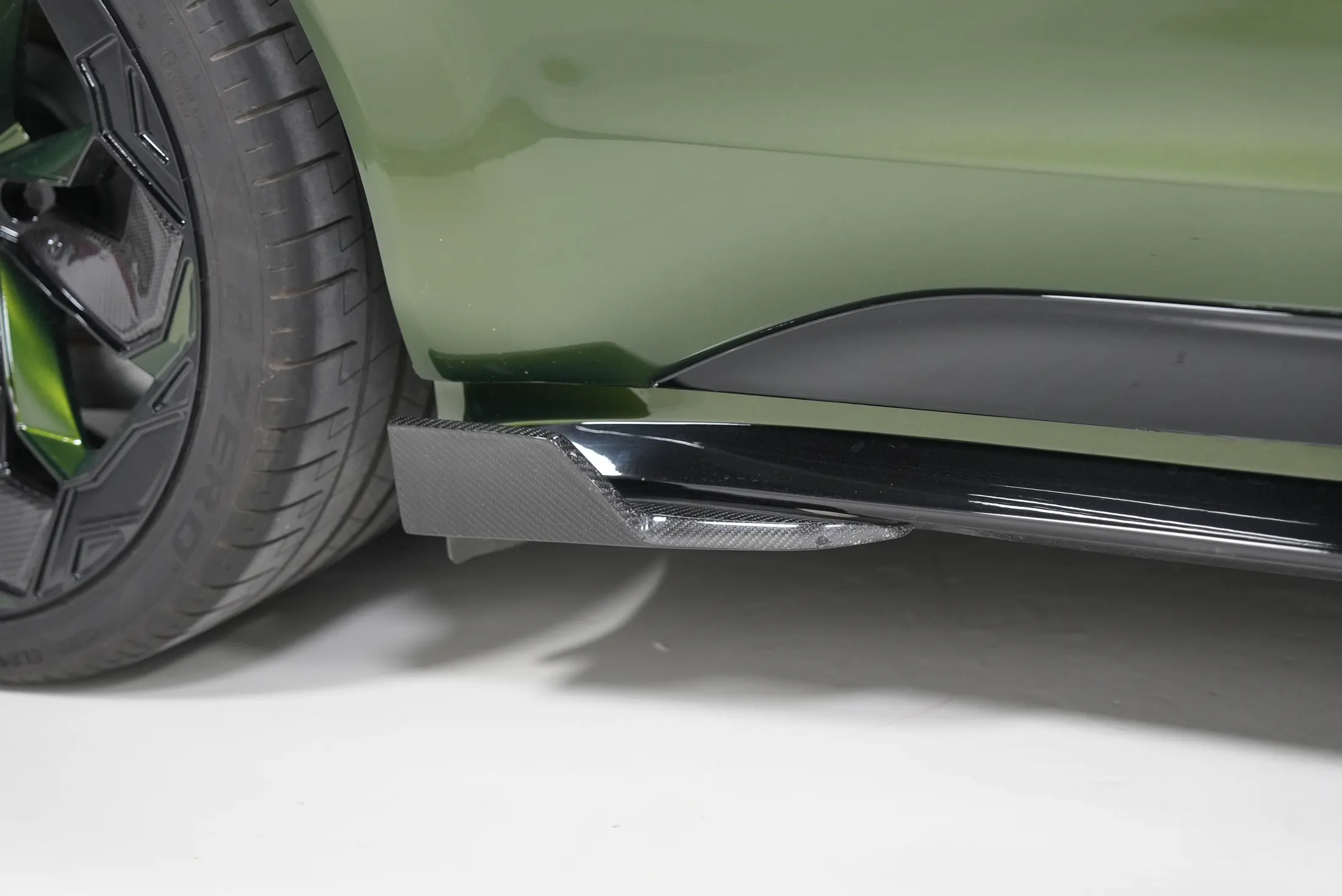 Audi RS e-tron GT by Kynetik Koncepts — carbon side skirt